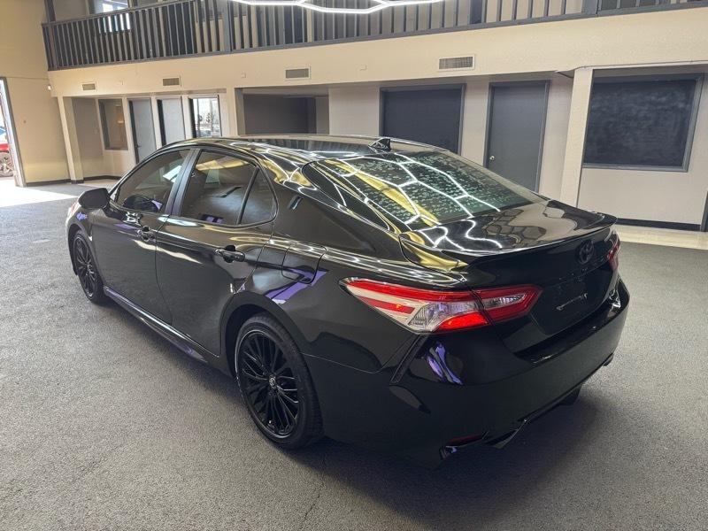 Toyota Camry SE 2020
