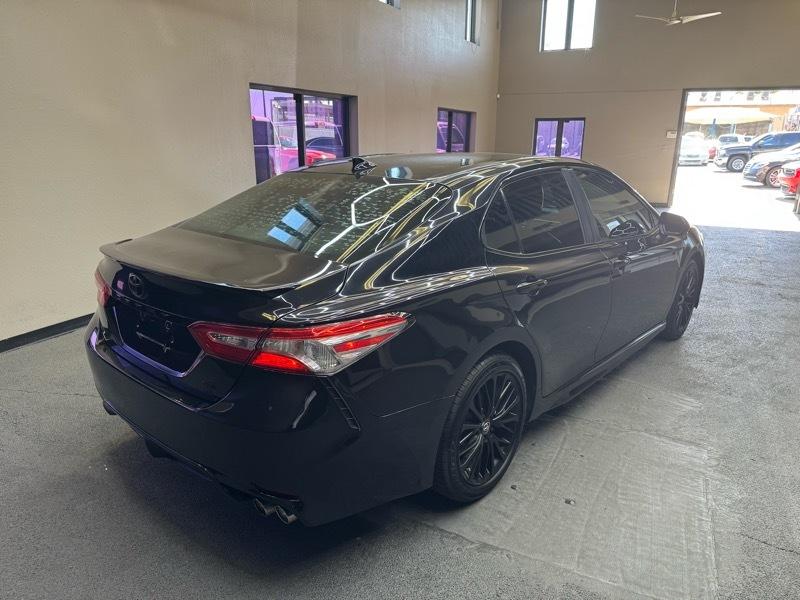Toyota Camry SE 2020