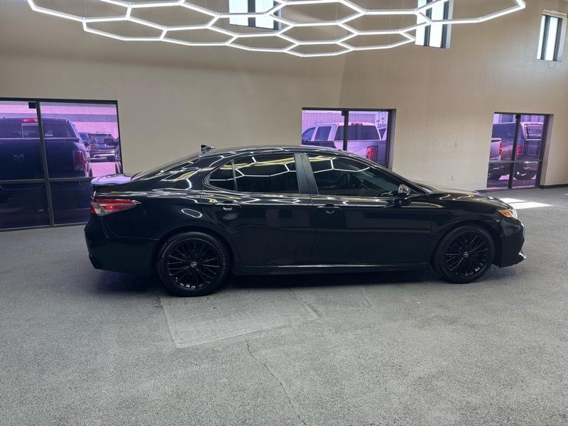 Toyota Camry SE 2020
