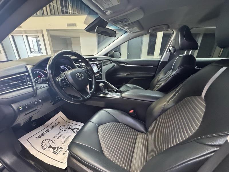 Toyota Camry SE 2020
