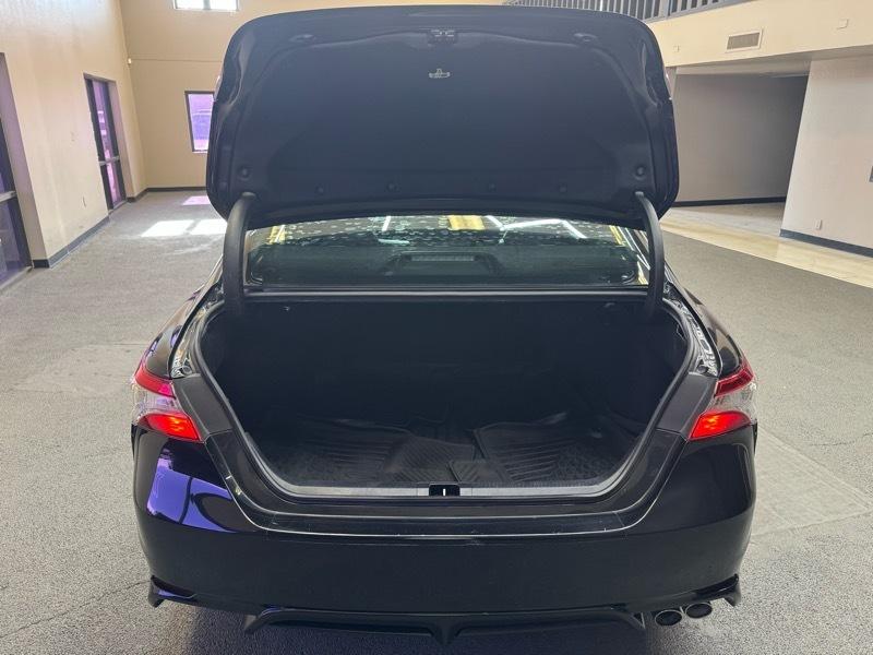 Toyota Camry SE 2020