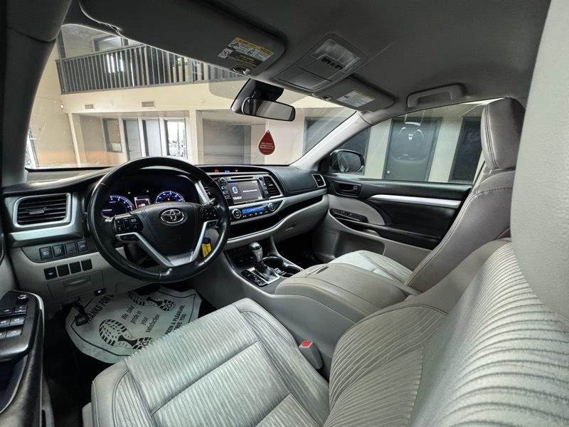 Toyota Highlander LE Plus AWD V6 2019