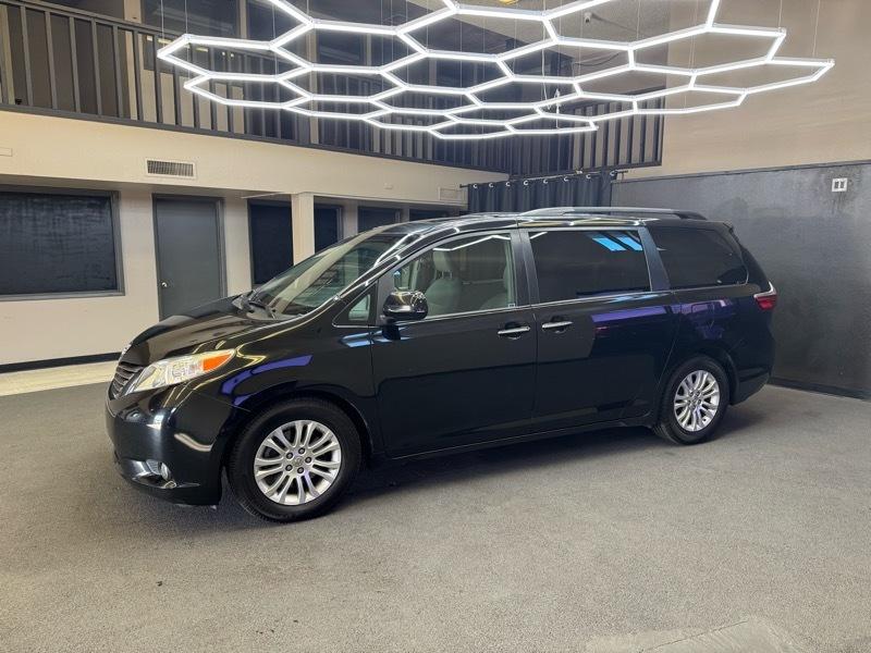 Toyota Sienna XLE FWD 8-Passenger V6 2015