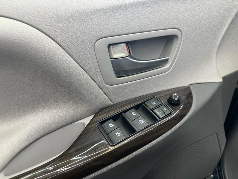 Toyota Sienna XLE FWD 8-Passenger V6 2015