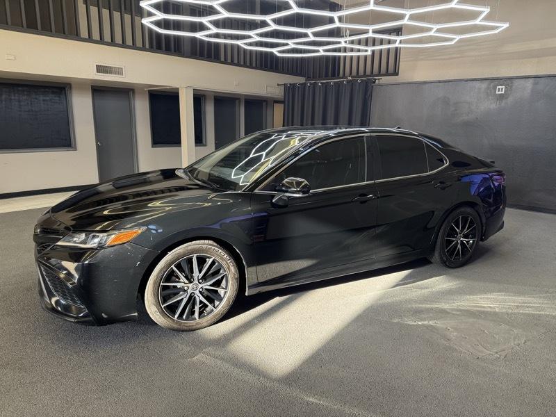 Toyota Camry SE 2022