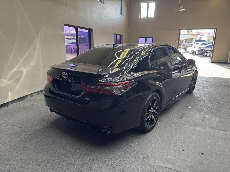 Toyota Camry SE 2022