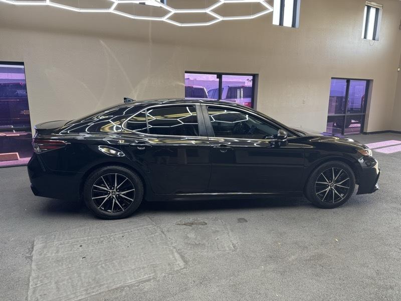 Toyota Camry SE 2022