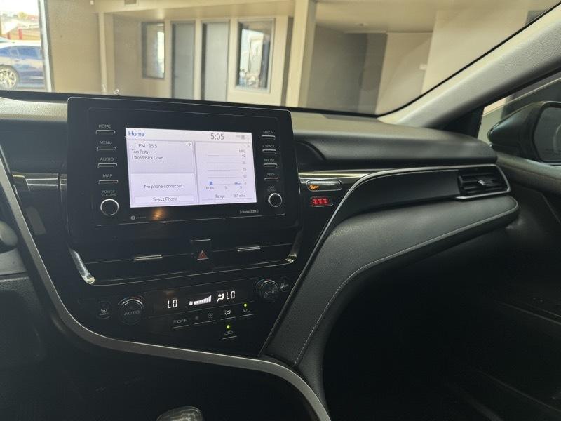 Toyota Camry SE 2022
