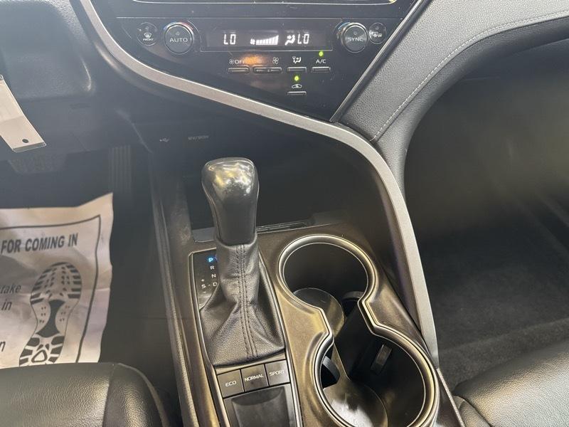 Toyota Camry SE 2022