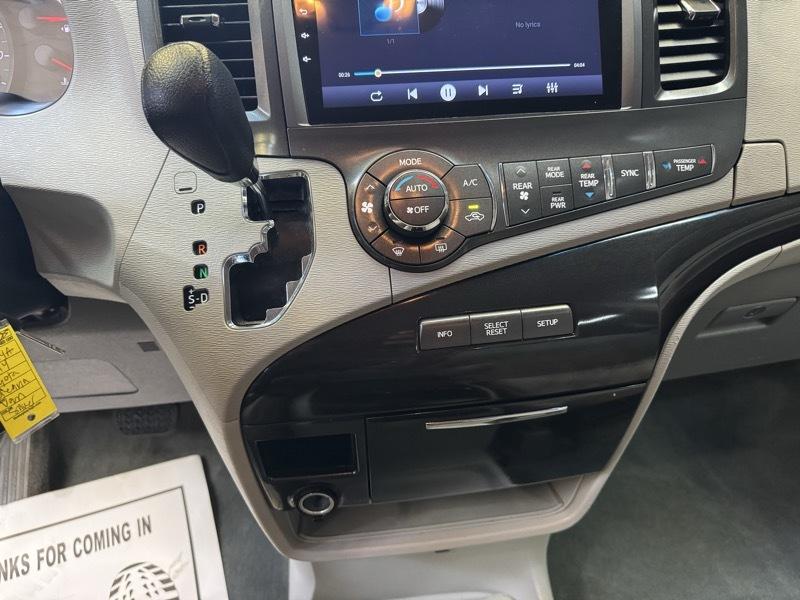 Toyota Sienna LE FWD 8-Passenger V6 2014