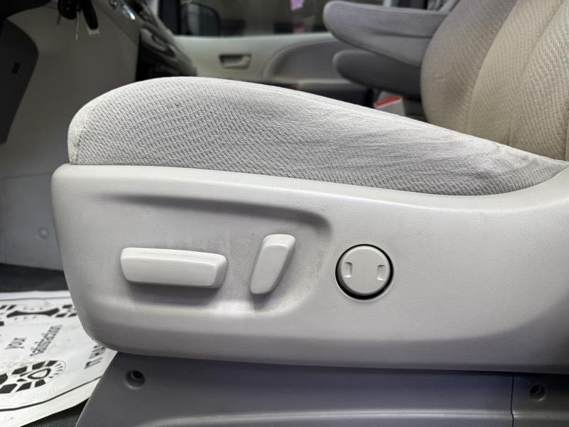 Toyota Sienna LE FWD 8-Passenger V6 2014