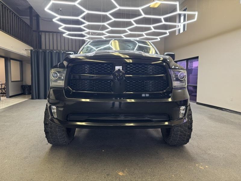RAM 1500 Express 4x2 Crew Cab 5'7" Box 2015