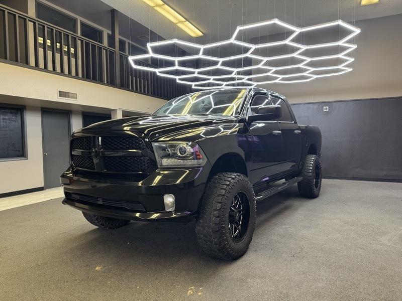 RAM 1500 Express 4x2 Crew Cab 5'7" Box 2015