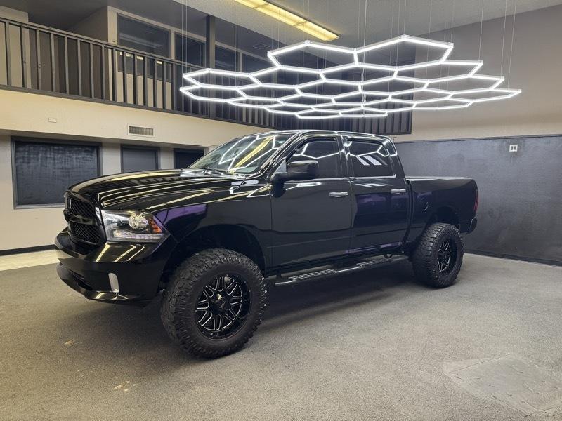 RAM 1500 Express 4x2 Crew Cab 5'7" Box 2015