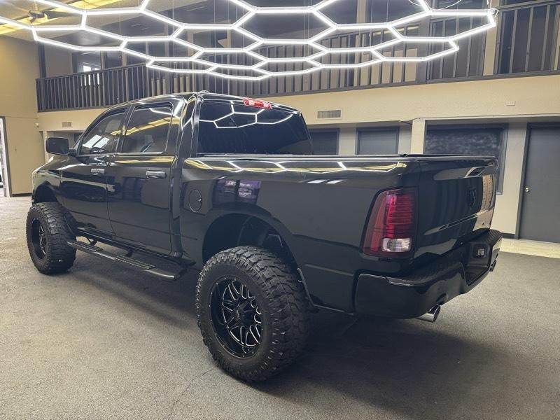 RAM 1500 Express 4x2 Crew Cab 5'7" Box 2015