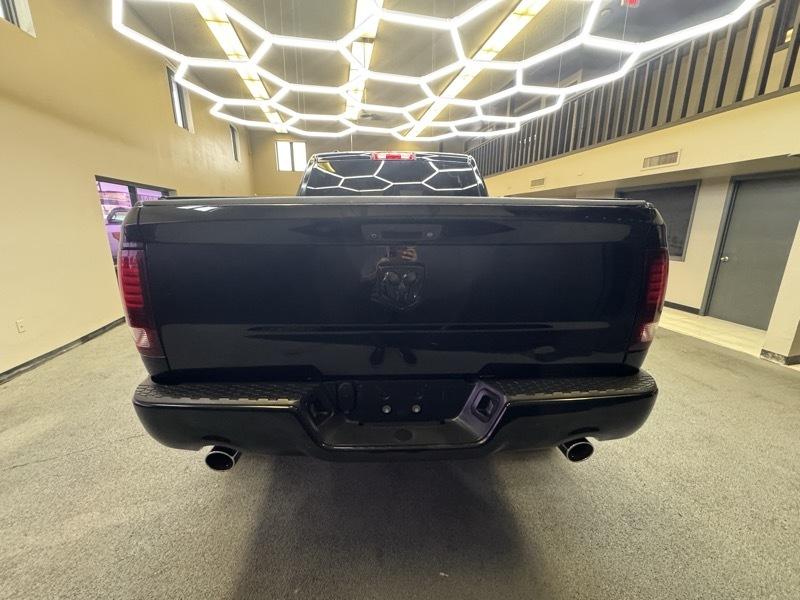 RAM 1500 Express 4x2 Crew Cab 5'7" Box 2015
