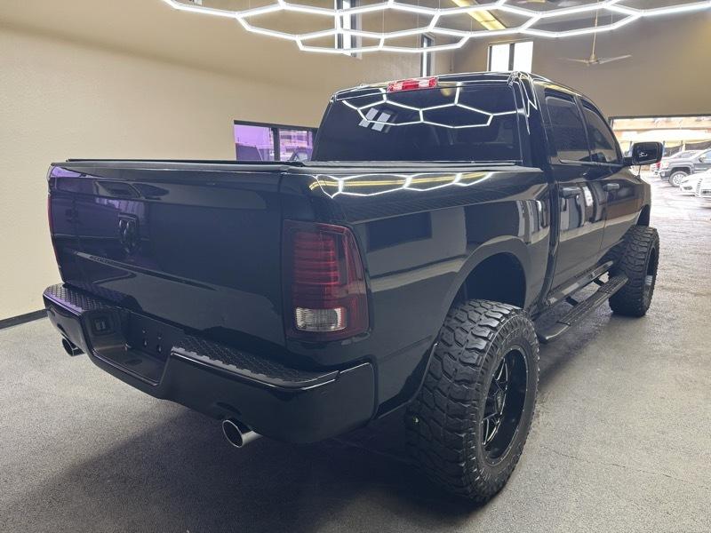 RAM 1500 Express 4x2 Crew Cab 5'7" Box 2015