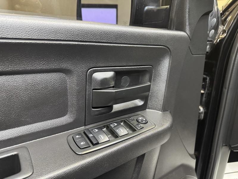 RAM 1500 Express 4x2 Crew Cab 5'7" Box 2015