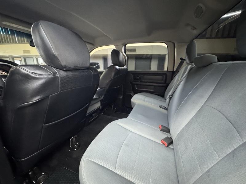 RAM 1500 Express 4x2 Crew Cab 5'7" Box 2015