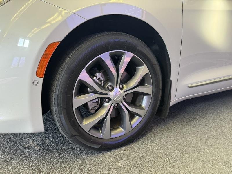 Chrysler Pacifica Limited 2017
