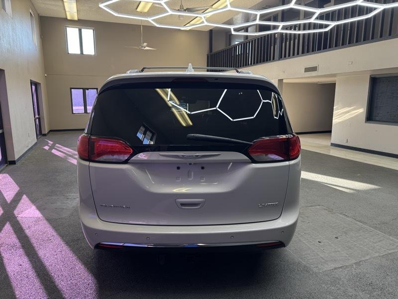 Chrysler Pacifica Limited 2017