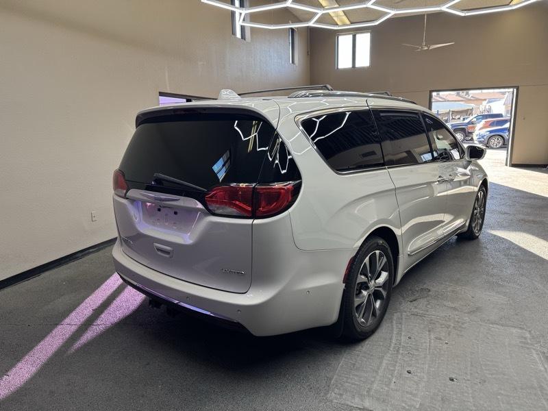 Chrysler Pacifica Limited 2017