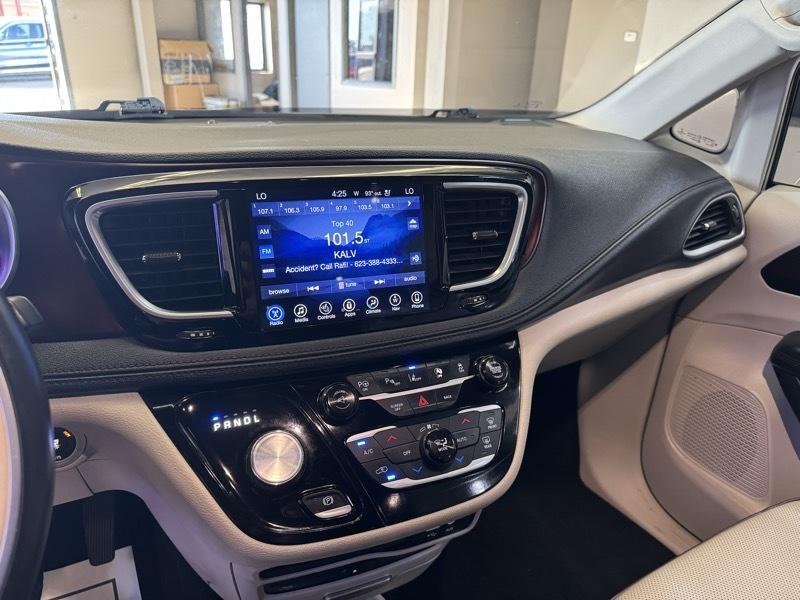 Chrysler Pacifica Limited 2017