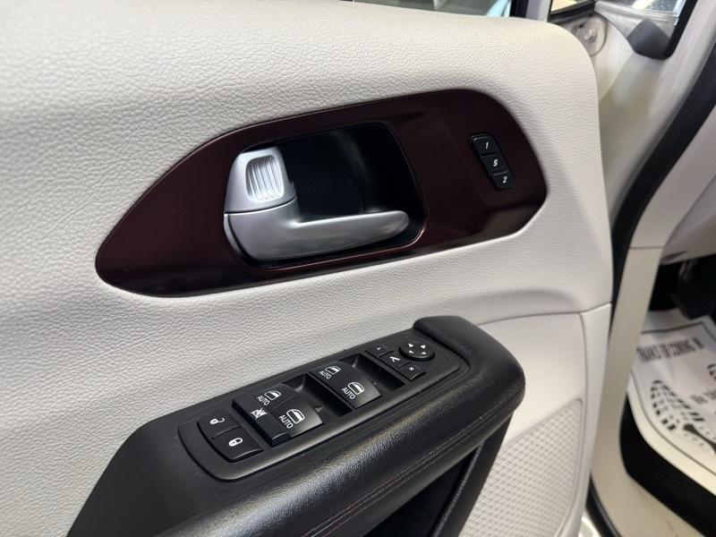 Chrysler Pacifica Limited 2017