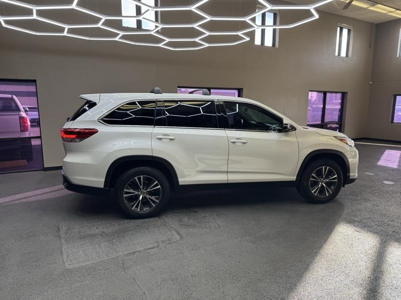 Toyota Highlander LE FWD V6 2019