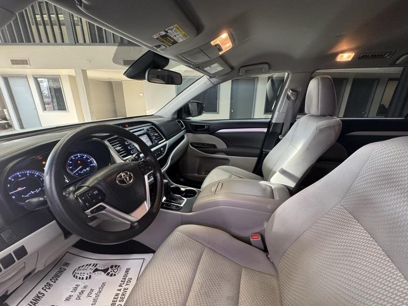 Toyota Highlander LE FWD V6 2019
