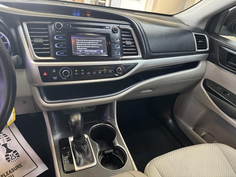 Toyota Highlander LE FWD V6 2019