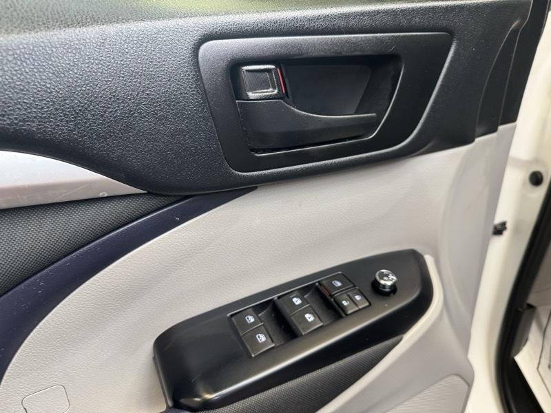 Toyota Highlander LE FWD V6 2019