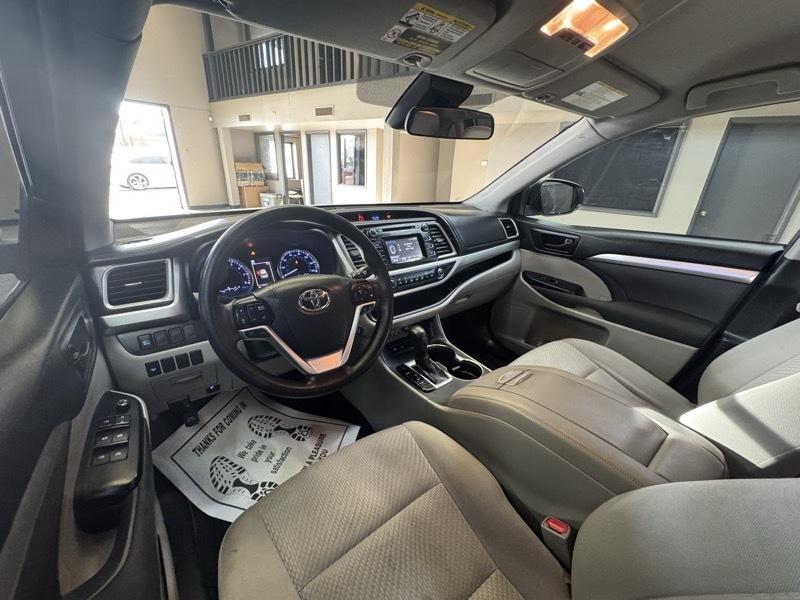 Toyota Highlander LE FWD V6 2019