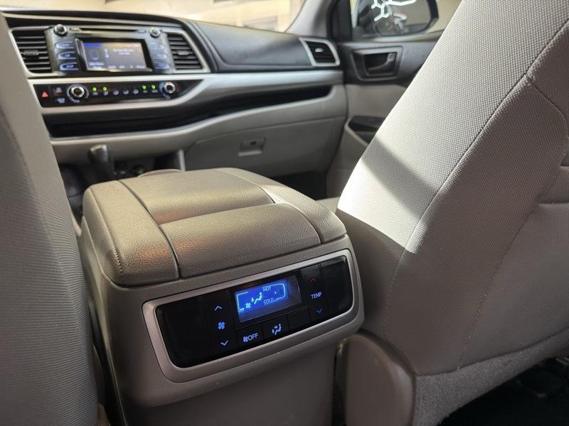 Toyota Highlander LE FWD V6 2019