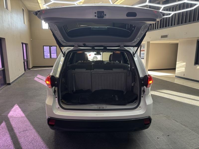 Toyota Highlander LE FWD V6 2019