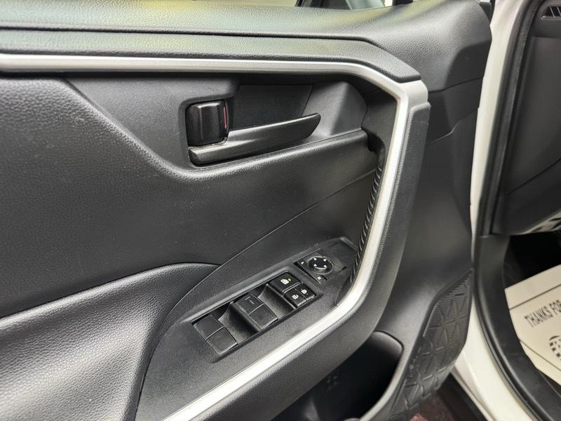Toyota RAV4 LE 2020