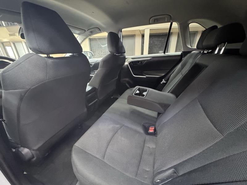Toyota RAV4 LE 2020