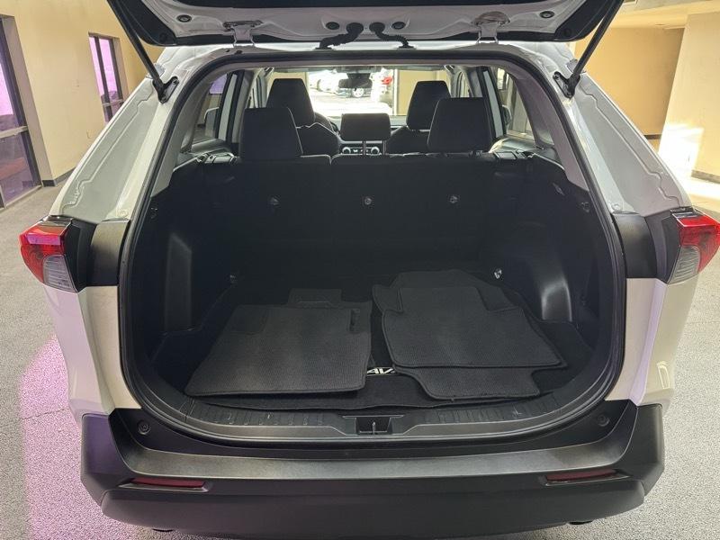 Toyota RAV4 LE 2020