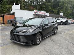 2023 Toyota Sienna 