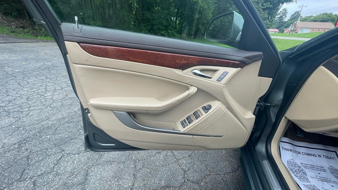 Cadillac CTS 3.0L Luxury AWD 2011