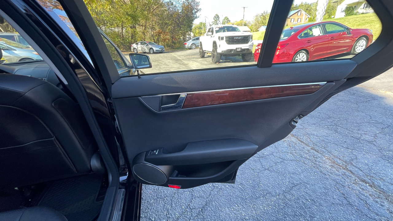 Mercedes-Benz C-Class C300 4MATIC Sport Sedan 2011 Mercedes-Benz C-Class C300 4MATIC Sport Sedan 2011