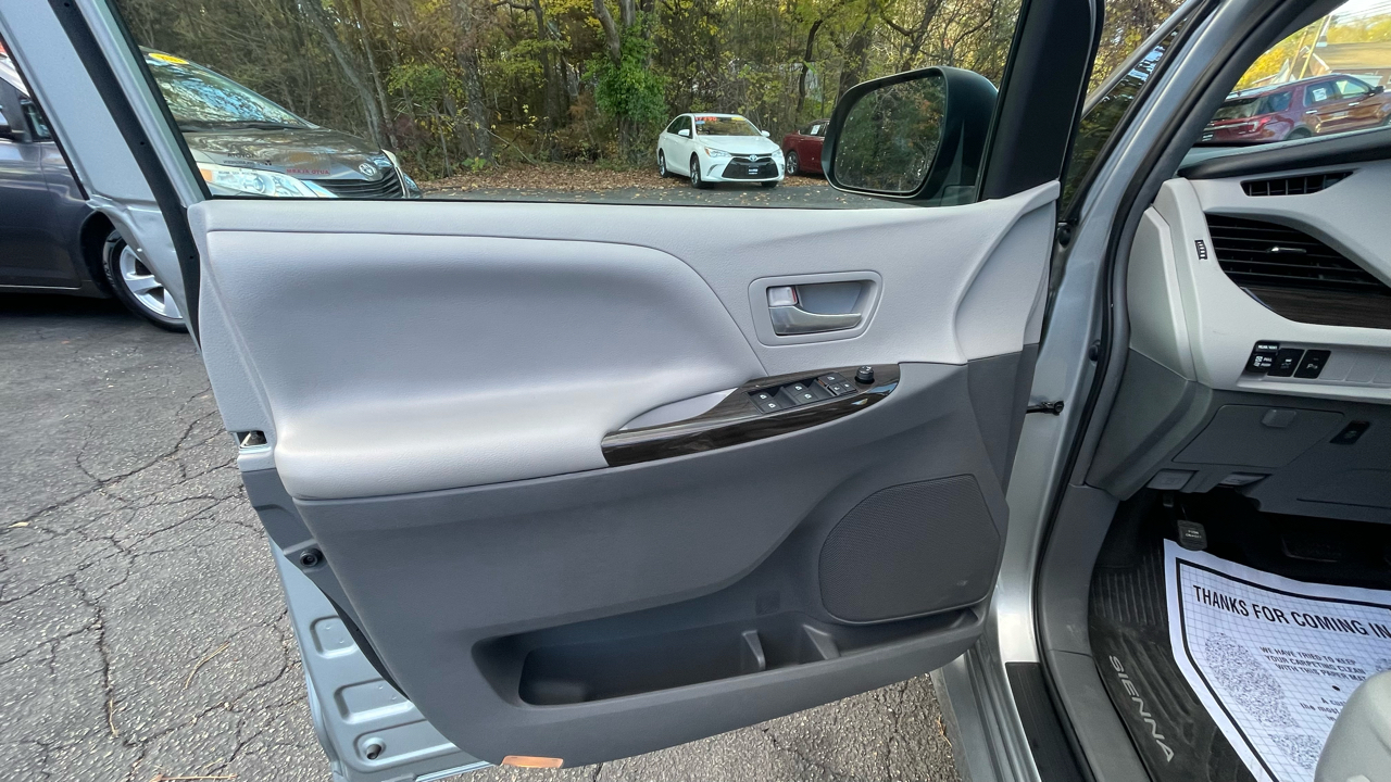 Toyota Sienna Limited Premium 7-Passenger 2019 Toyota Sienna Limited Premium 7-Passenger 2019