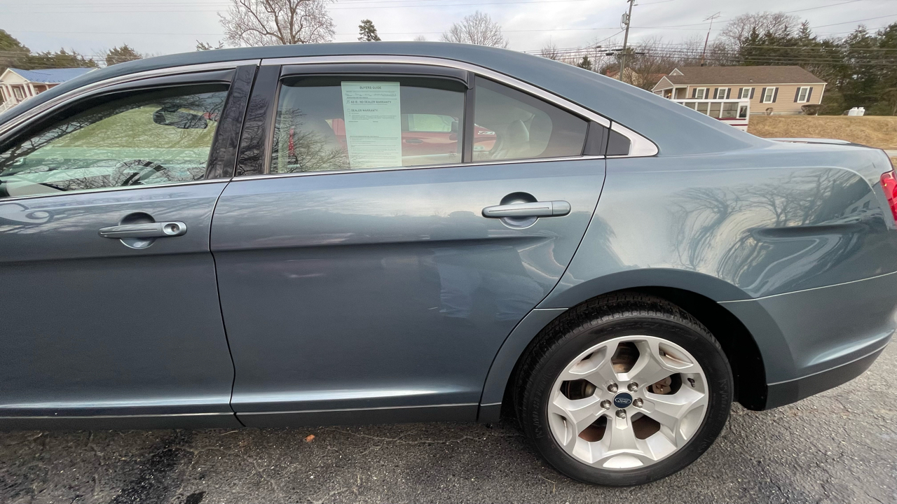 Ford Taurus SEL FWD 2010