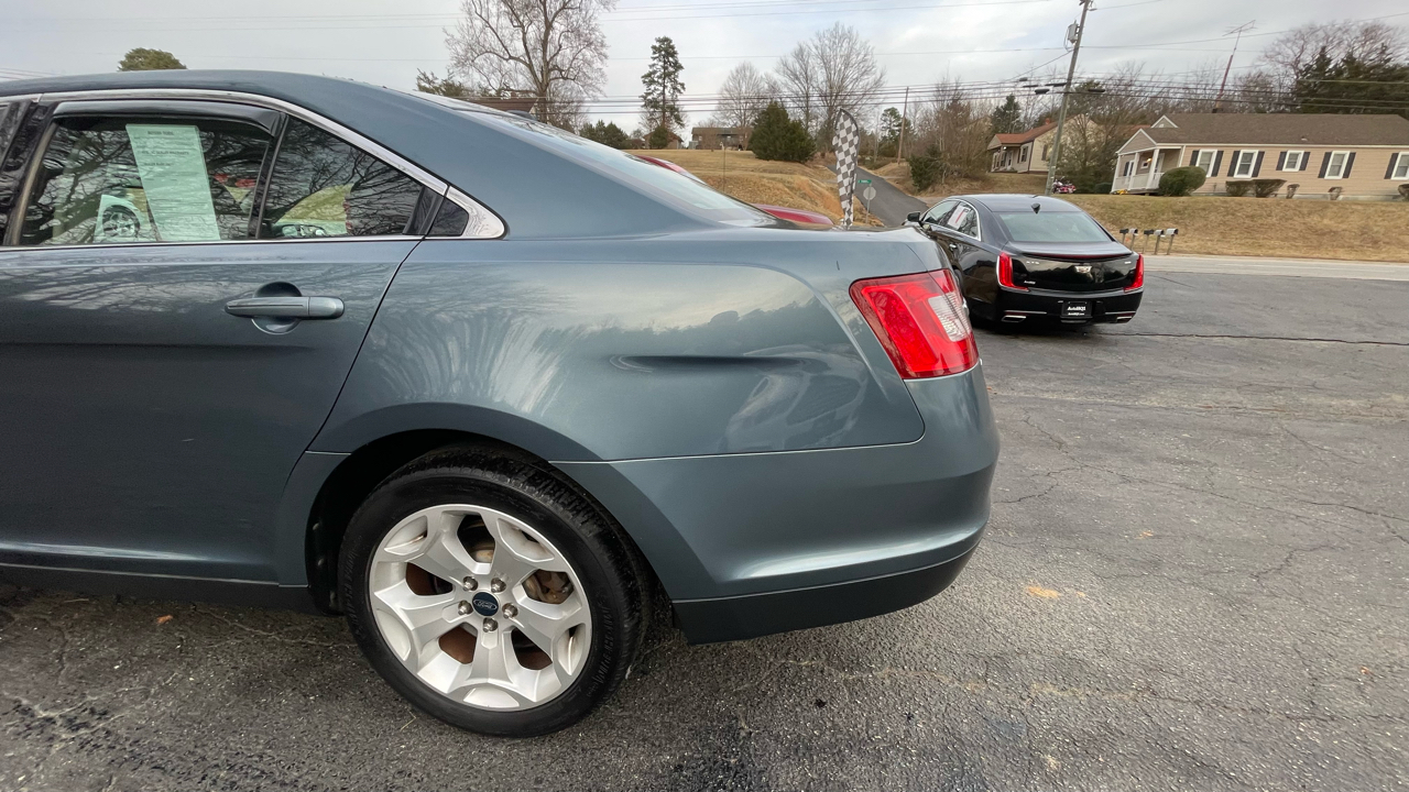 Ford Taurus SEL FWD 2010