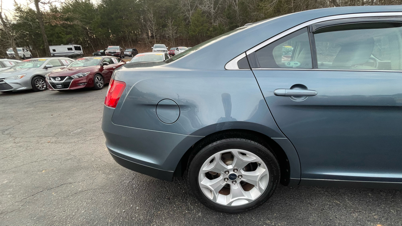 Ford Taurus SEL FWD 2010