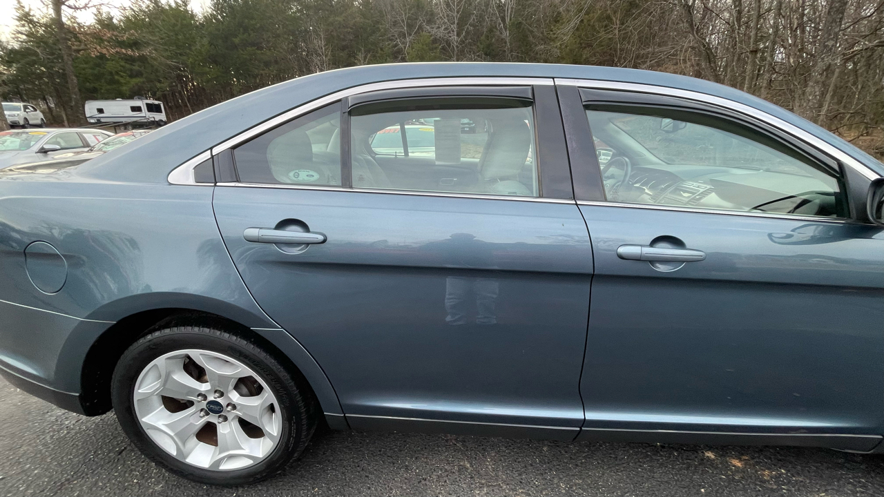 Ford Taurus SEL FWD 2010
