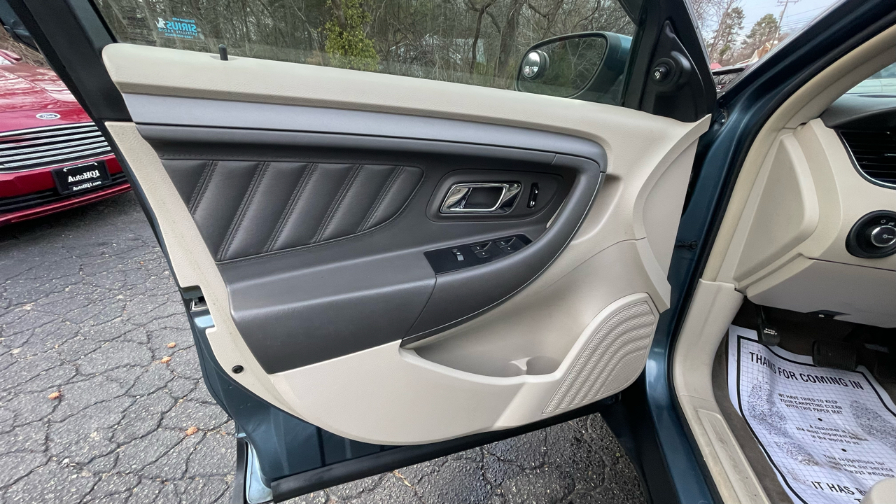 Ford Taurus SEL FWD 2010
