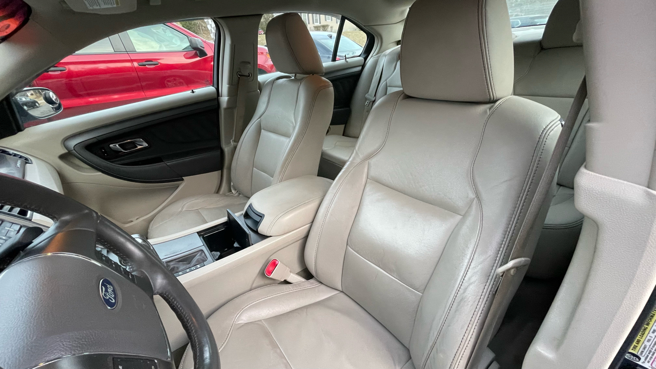 Ford Taurus SEL FWD 2010