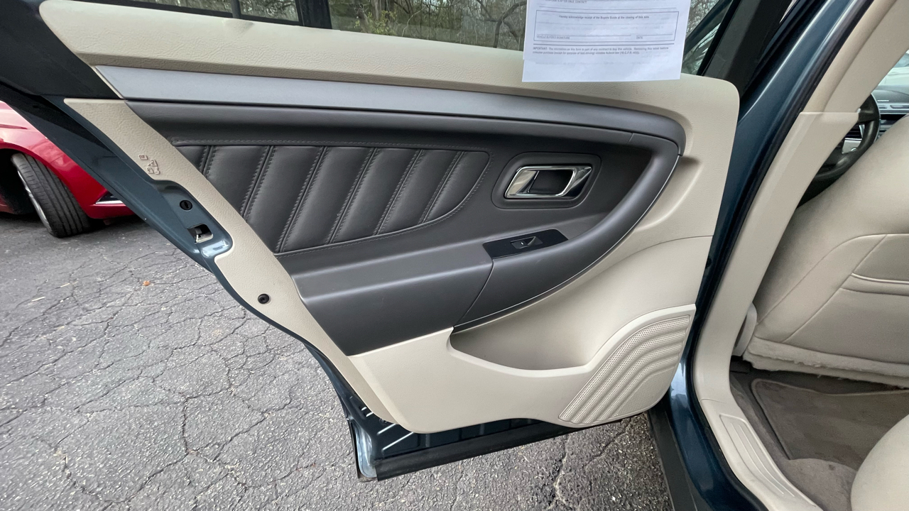 Ford Taurus SEL FWD 2010