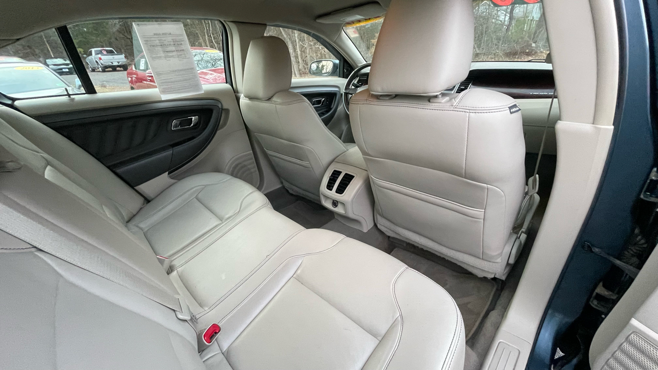 Ford Taurus SEL FWD 2010